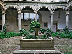 Archivo:Patio del Palacio de Mirabel (Plasencia)