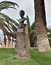 Archivo:Puerto de la Cruz Tenerife - Dulce María Loynaz - Monument