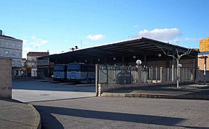 Archivo:Santa María del Páramo - Estación de autobuses
