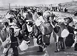 Archivo:South Korean refugees mid-1950