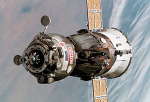 Archivo:Soyuz TMA-6 spacecraft
