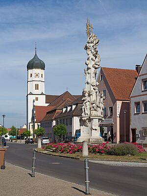 Archivo:Wallerstein, die Pestsäule DmD-7-79-224-7 en die katholische Pfarrkirche Sankt Alban DmD-7-79-224-1 foto5 2016-08-04 09.39