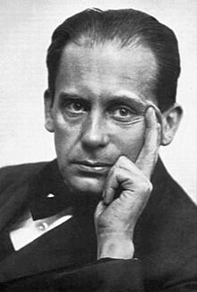 Walter Gropius Foto 1920.jpg