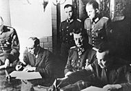 Archivo:Warsaw Uprising signing the act of surrender