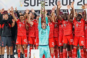 Archivo:2022-07-30 Fußball, Männer, DFL-Supercup, RB Leipzig - FC Bayern München 1DX 3386 by Stepro