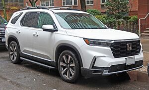 Archivo:2023 Honda Pilot Touring, front