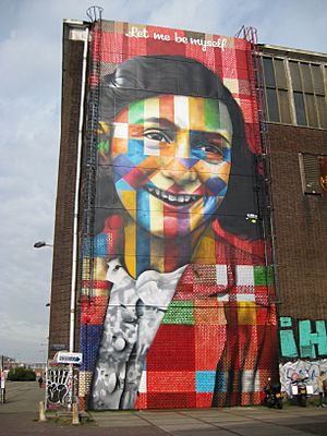 Archivo:Anne Frank Kobra