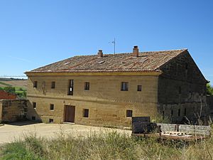 Archivo:Antiguo monasterio en Cuzcurritilla, Rodezno, La Rioja