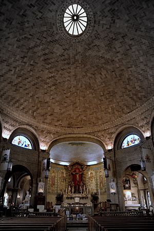 Archivo:Basilica of Saint Lawrence Interior 9