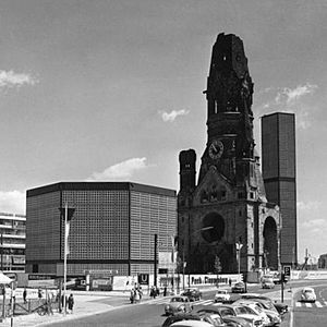 Archivo:Bundesarchiv B 145 Bild-P060400, Berlin, Kaiser-Wilhelm-Gedächtnis Kirche und Kurfürstendamm