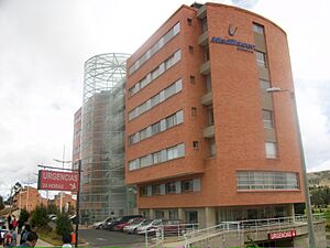 Archivo:Clinica Especializada en el extremo Norte de la Ciudad