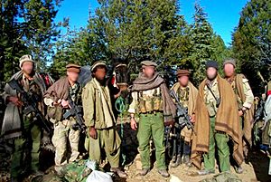 Archivo:Delta force GIs disguised as Afghan civilians, November 2001 C