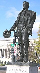 Archivo:Estatua de Artigas en Washington DC - José Luis Zorrilla de San Martín (2)