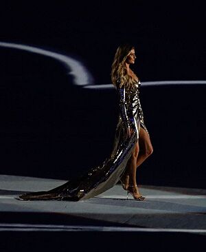 Archivo:Gisele Bündchen - Rio 2016 cropped (square)