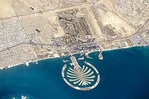 Archivo:ISS-47 Palm Jumeirah, Dubai