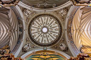 Archivo:Iglesia de Santo Domingo, Lima, Perú, 2015-07-28, DD 52-54 HDR