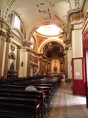 Archivo:Interior del Templo de Jesús María (Cuauhtémoc)