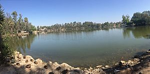 Archivo:Lake at Parque de la Amistad (Tijuana)