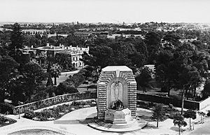 Archivo:National War Memorial South Australia and Government House