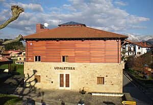 Archivo:Olaberriko (Goierri, Gipuzkoa) udaletxea, 2011-03-05