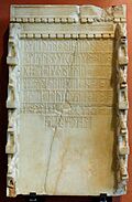 Archivo:Panel Almaqah Louvre DAO18
