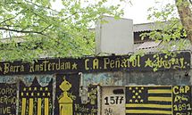 Archivo:Pintada Barra Amsterdam C. A. Peñarol Uruguay - panoramio