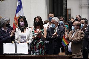 Archivo:Presidente Piñera promulgando ley de «matrimonio igualitario»