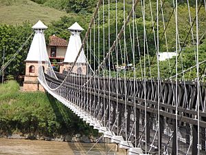 Archivo:Puente de occidente en santa fe de antioquia