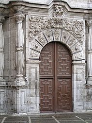 Archivo:Puerta de la Iglesia de San Juan de Letrán