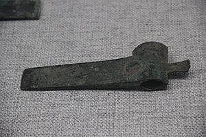 Archivo:Shang Bronze Battle Axe