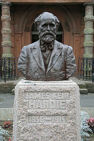 Archivo:The James Keir Hardie Bust - geograph.org.uk - 982563