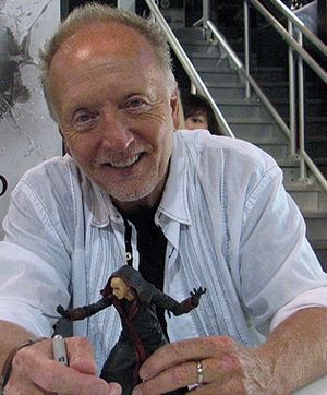 Archivo:Tobin Bell at Comic Con 2010 (Cropped)