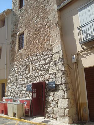 Archivo:Torre medieval de Alcalalí