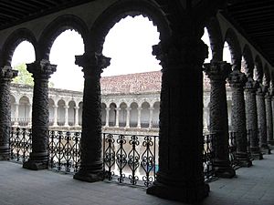 Archivo:Upper floor of La Merced Cloister, Mexico City