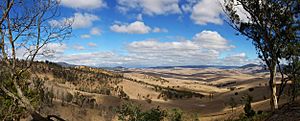 Archivo:View from macmillans lookout - benambra