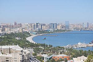 Archivo:A view to Baku and it's Boulevard