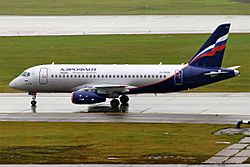 Archivo:Aeroflot, RA-89098, Sukhoi Superjet 100-95B (37008931593)