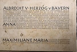 Archivo:Albert V, Duke of Bavaria; Anna of Austria & Maximiliane of Bavaria - Frauenkirche
