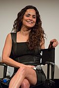 Archivo:Alice Braga at Queen of the South at ATX