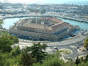 Archivo:Ancona Mole Vanvitelliana