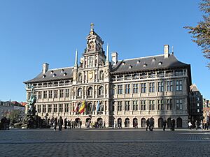 Archivo:Antwerpen, stadhuis foto1 2011-10-16 11.28