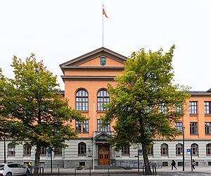 Archivo:Ayuntamiento, Trondheim, Noruega, 2019-09-06, DD 124