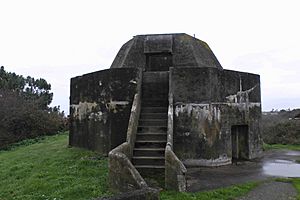 Archivo:Base of Radar antenna, Guernsey