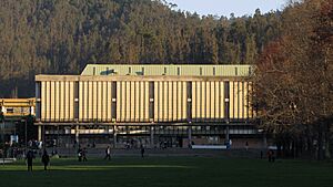 Archivo:BibCentralUdec