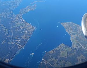 Archivo:Canal de Chacao, desde un avión. Región de Los Lagos. Chile