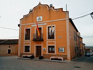 Archivo:Casa consistorial de Fresno de Cantespino