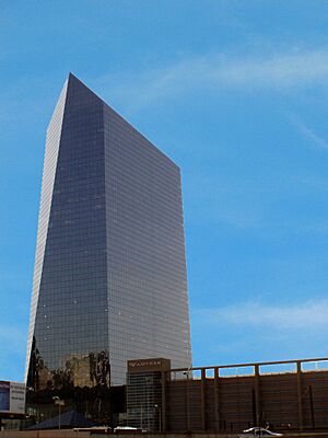 Archivo:Cira Centre, Philadelphia-east-2