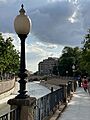 Conjunto de Farolas sobre pilares de la ribera del Genil (1)