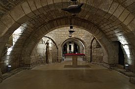 Archivo:Cripta de San Antolín, Catedral de Palencia. Presbiterio