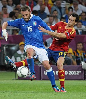 Archivo:Daniele De Rossi and Álvaro Arbeloa Euro 2012 final